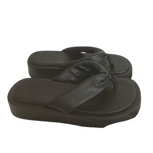 Urban Outfitters Black Platform chunky Sandal flip flops Size 6 NEW